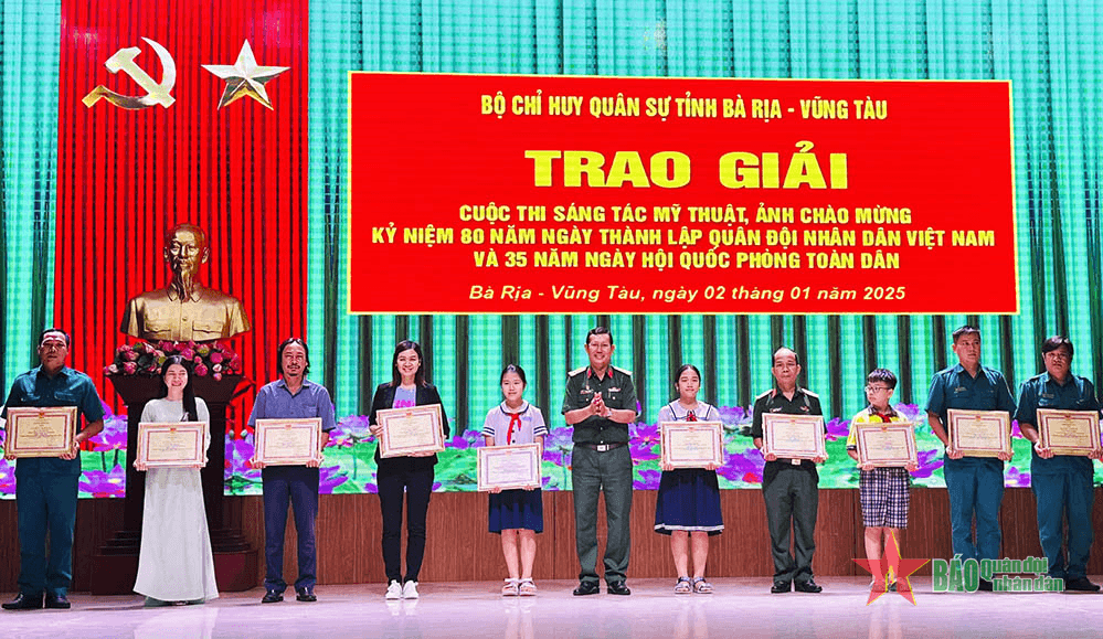 Bộ CHQS tỉnh Bà Rịa-Vũng Tàu trao giải cuộc thi sáng tác ảnh, mỹ thuật về lực lượng vũ trang