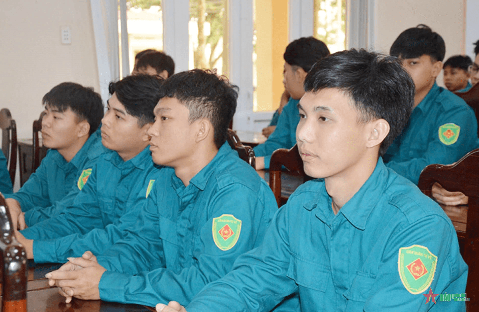 Bộ CHQS tỉnh Bình Phước bế giảng huấn luyện đại đội dân quân thường trực luân phiên tập trung