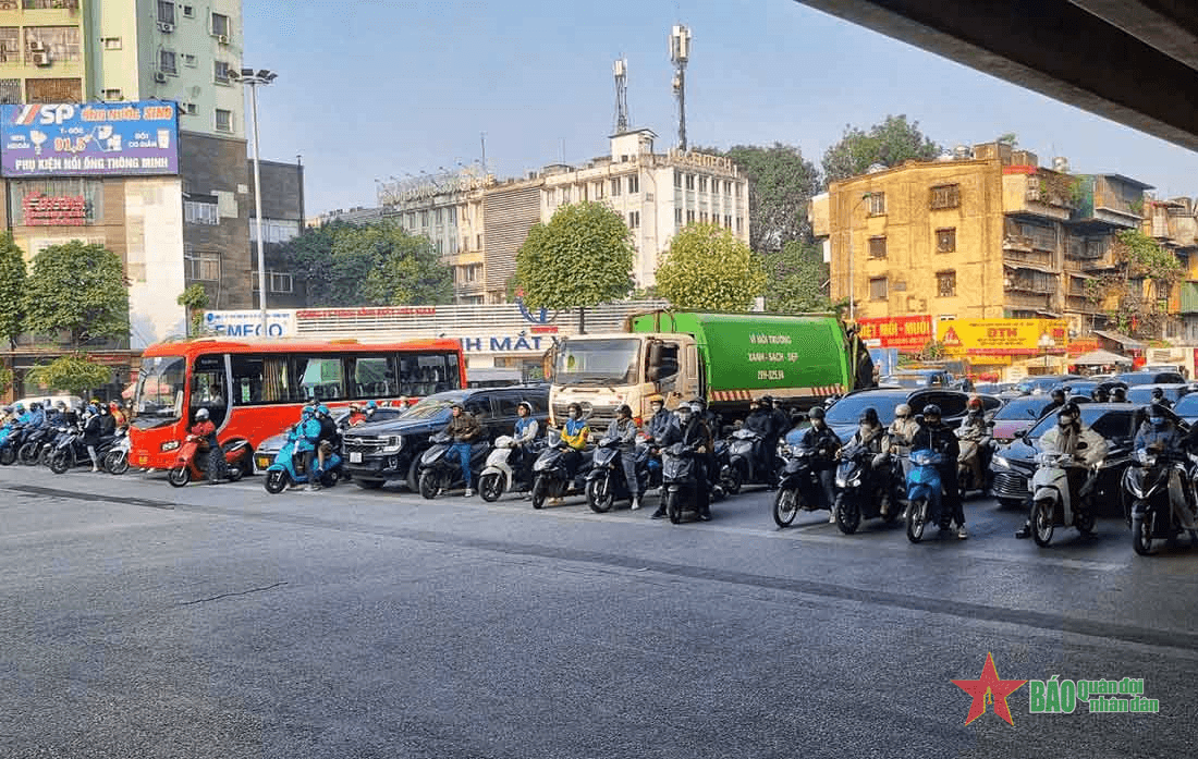 Nhiều tuyến đường ở Hà Nội không còn lộn xộn