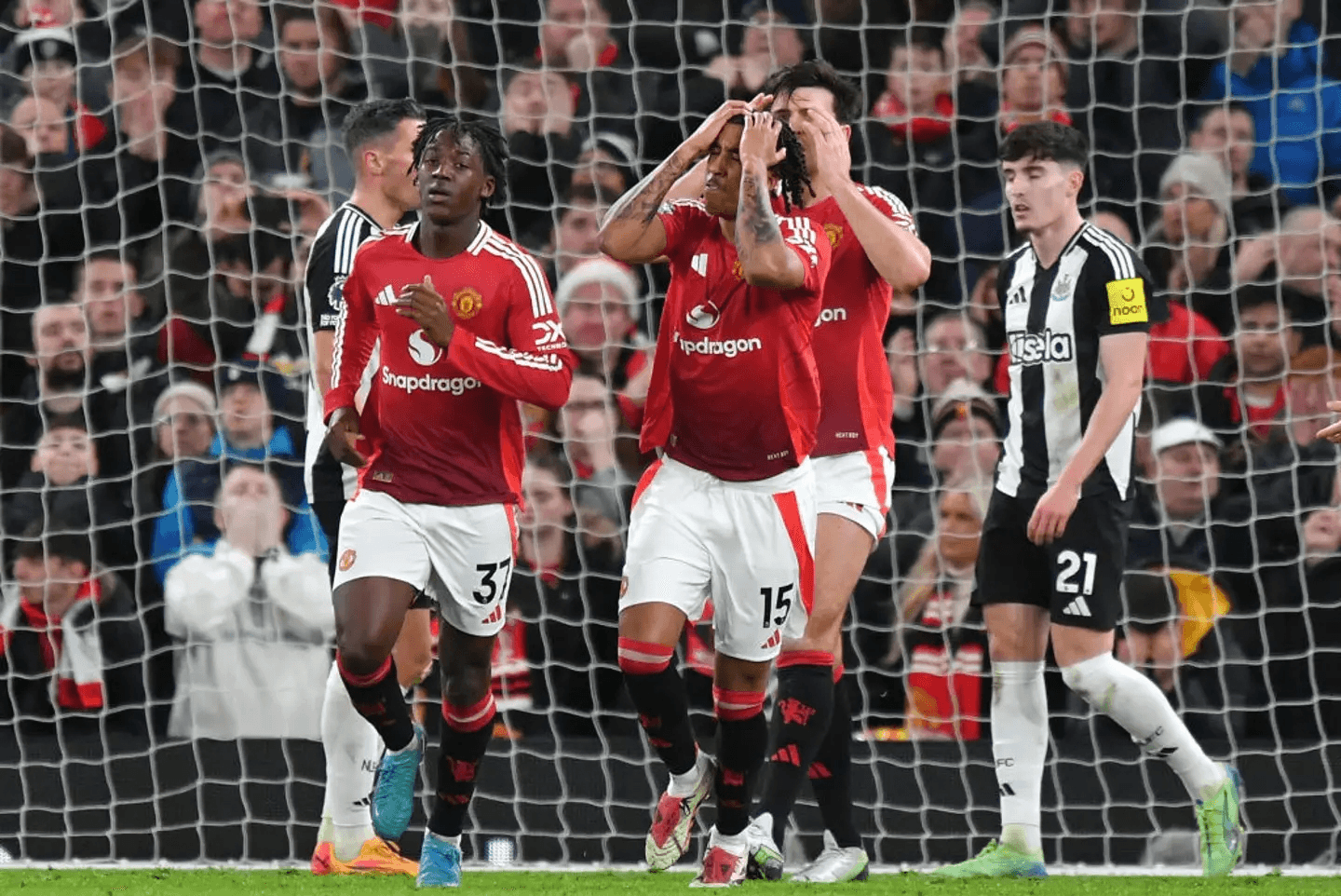 Tin thể thao (3-1): MU nguy cơ bị cắt hợp đồng kỷ lục