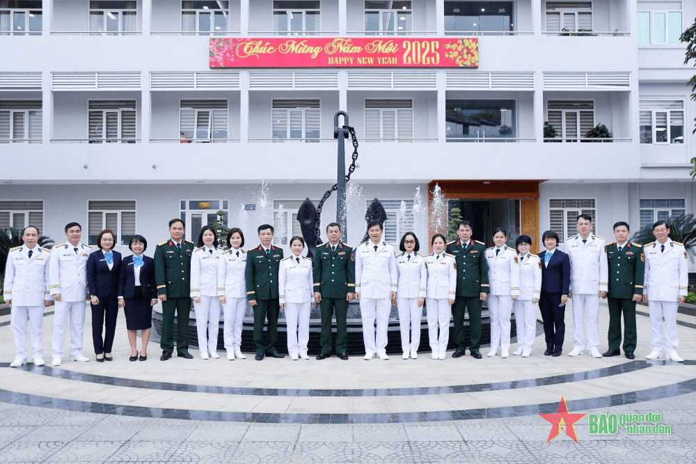Nâng cao kiến thức công tác Đảng, công tác chính trị trong Tổng công ty Tân Cảng Sài Gòn