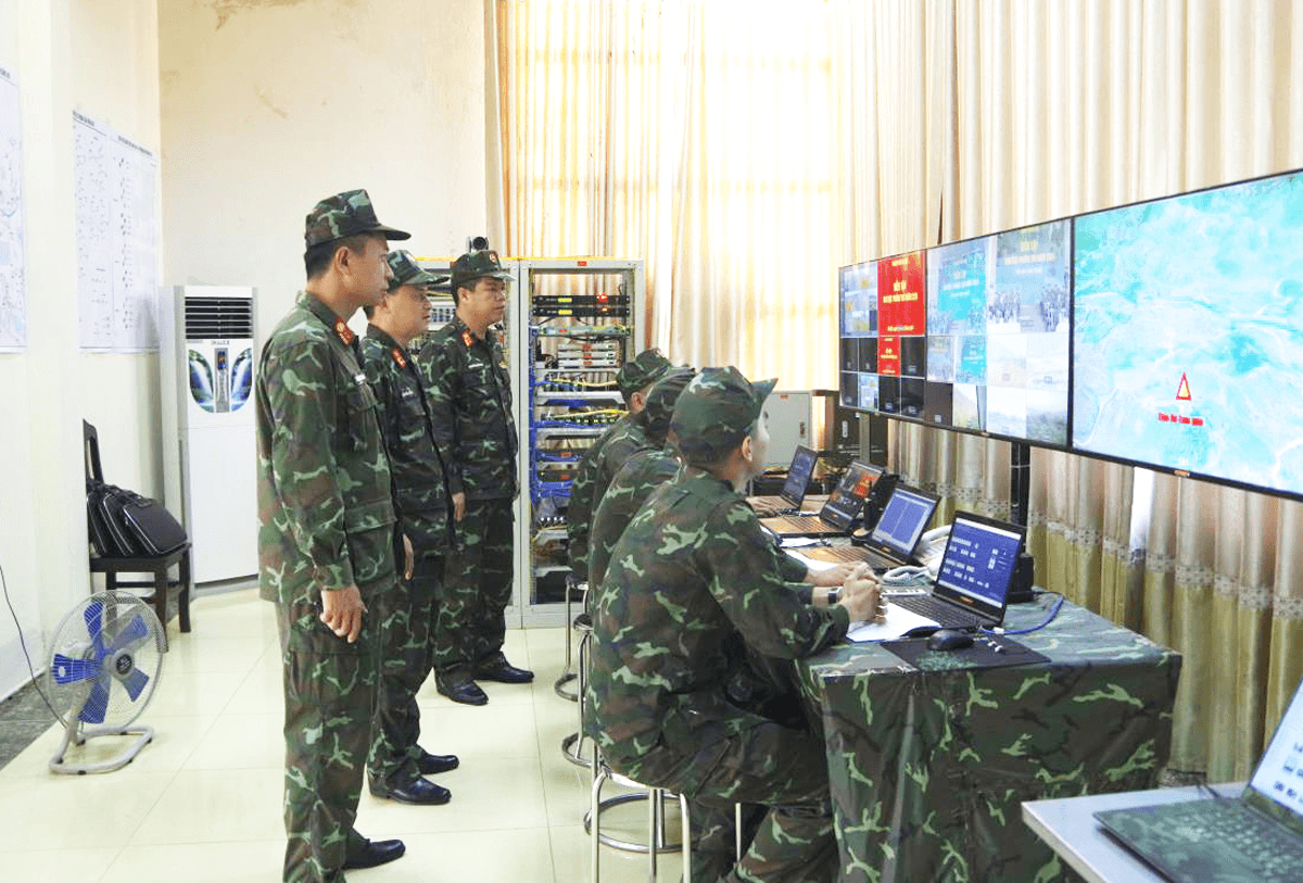 Làm chủ trang bị, bảo đảm thông tin liên lạc thông suốt