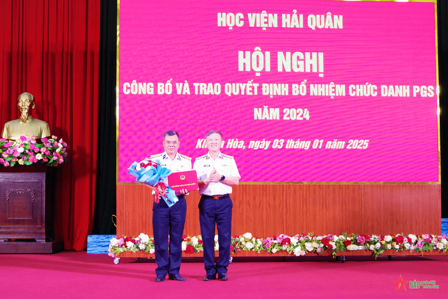 Học viện Hải quân công bố và trao quyết định chức danh Phó giáo sư