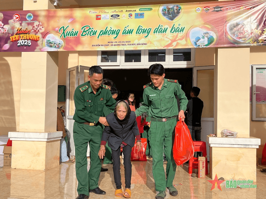 Đắk Nông: 150 phần quà cho Chương trình “Xuân Biên phòng ấm lòng dân bản”