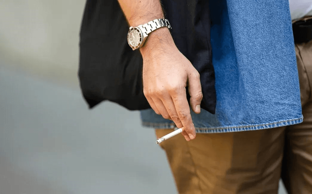 Người Milan quyết giã từ thuốc lá?