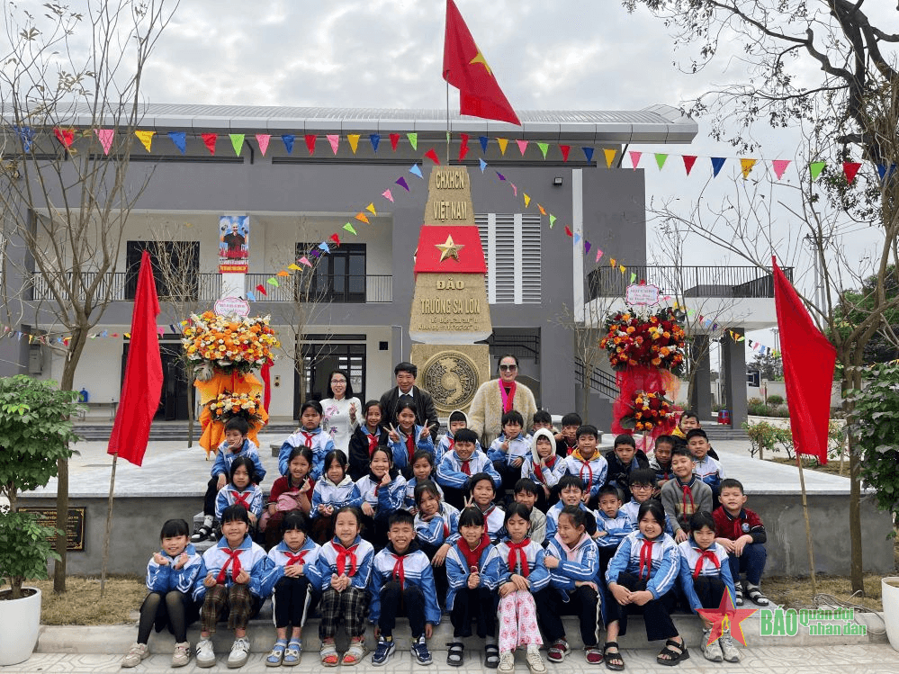 Kỹ sư điện 30 năm lặng thầm làm việc nghĩa