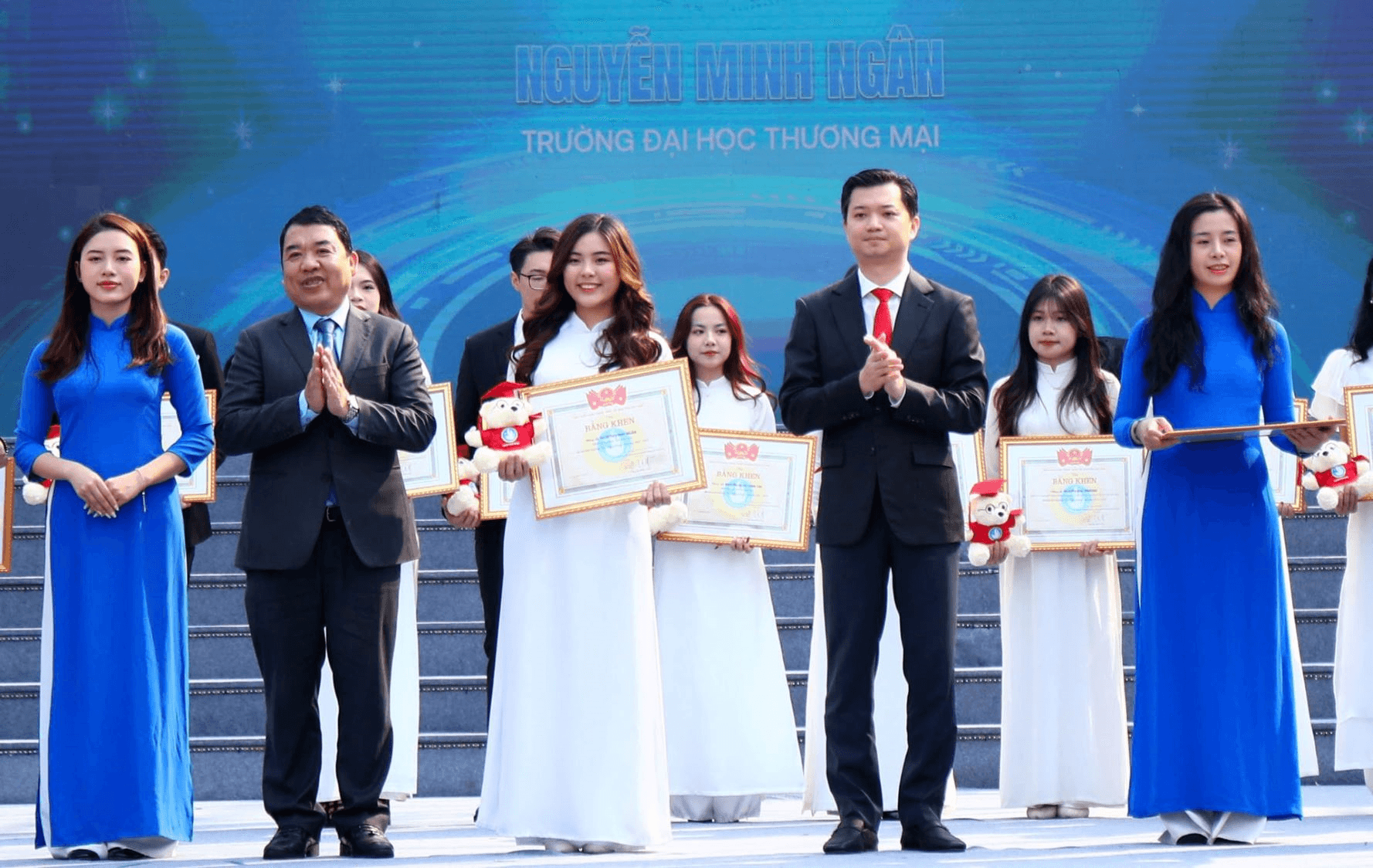 Hà Nội tuyên dương 75 “Sinh viên 5 tốt” tiêu biểu