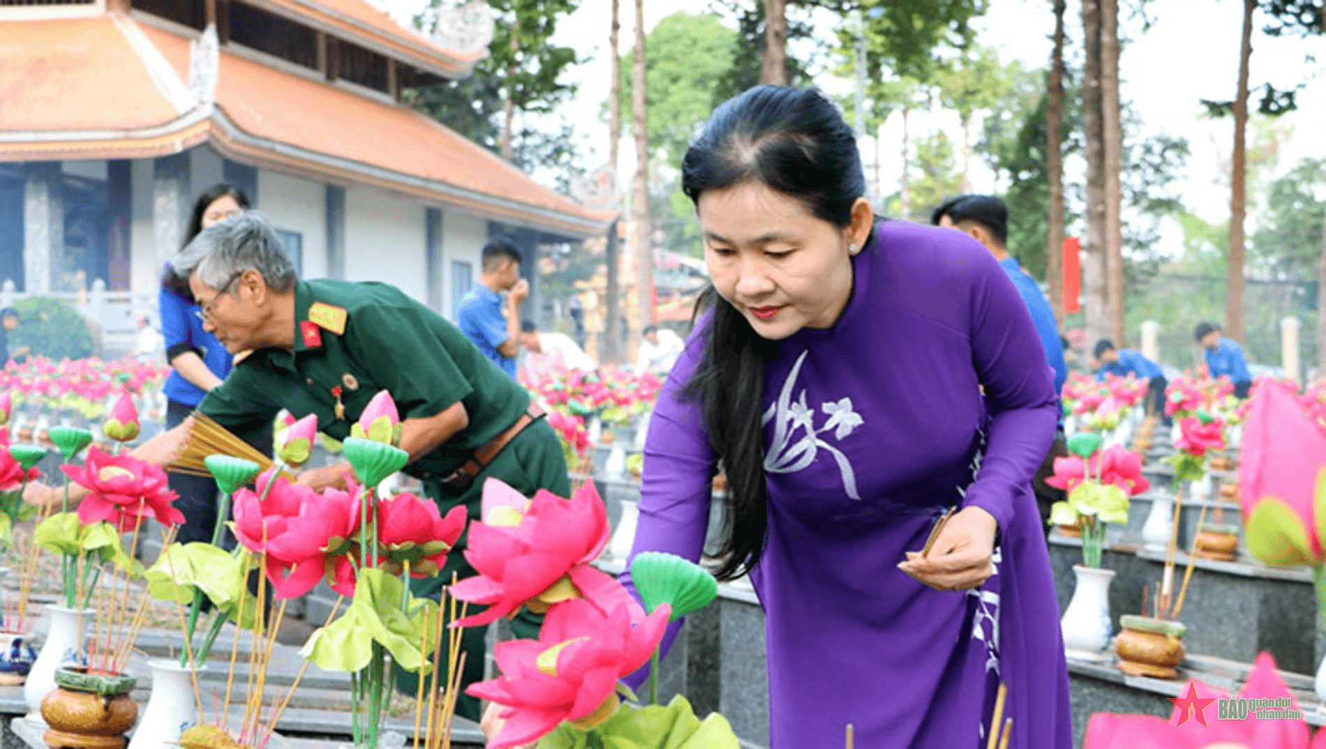 Lãnh đạo tỉnh Bình Phước viếng Nghĩa trang Liệt sĩ thị xã Phước Long