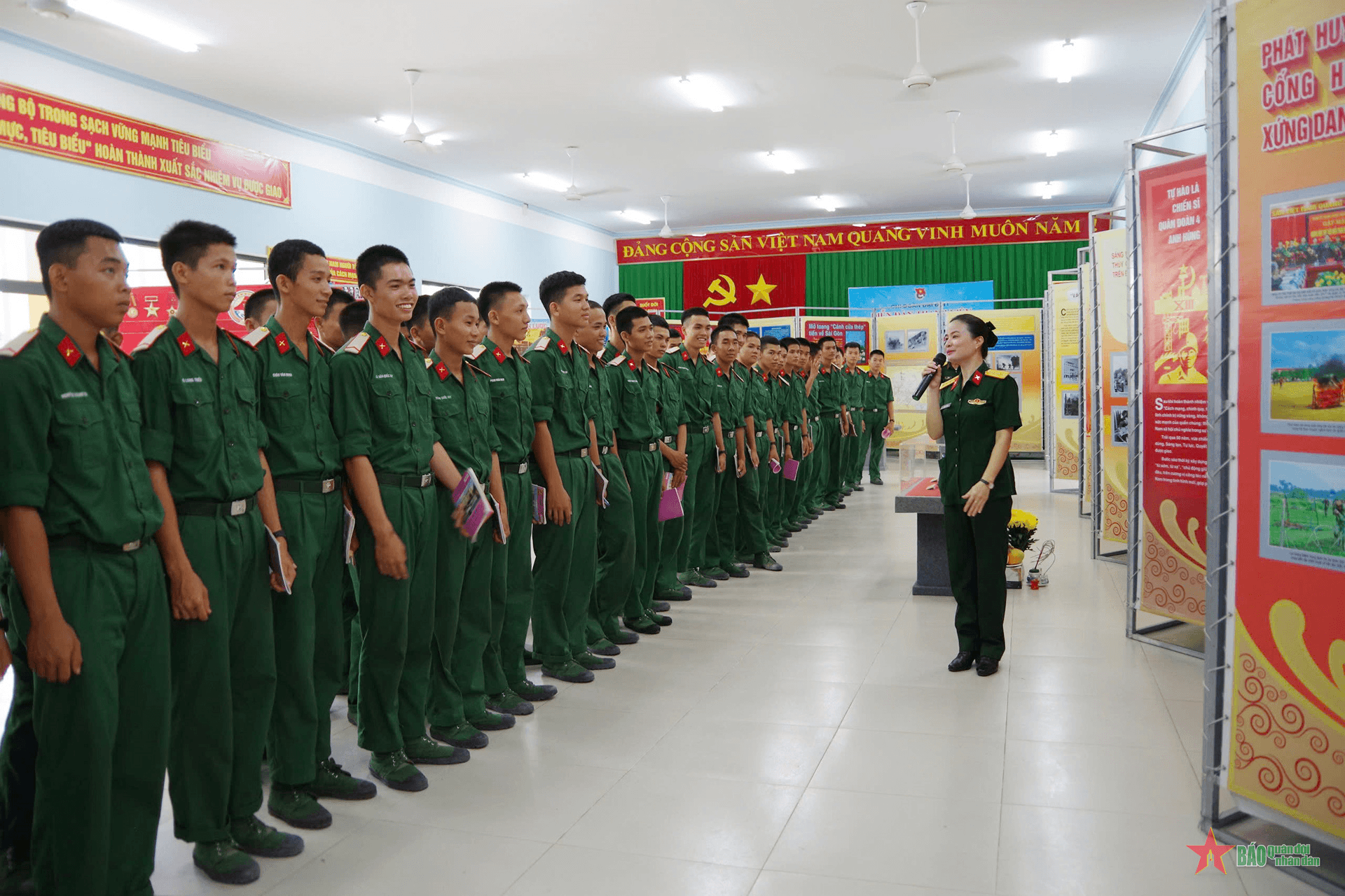 Phá thế “kiềng ba chân” của địch