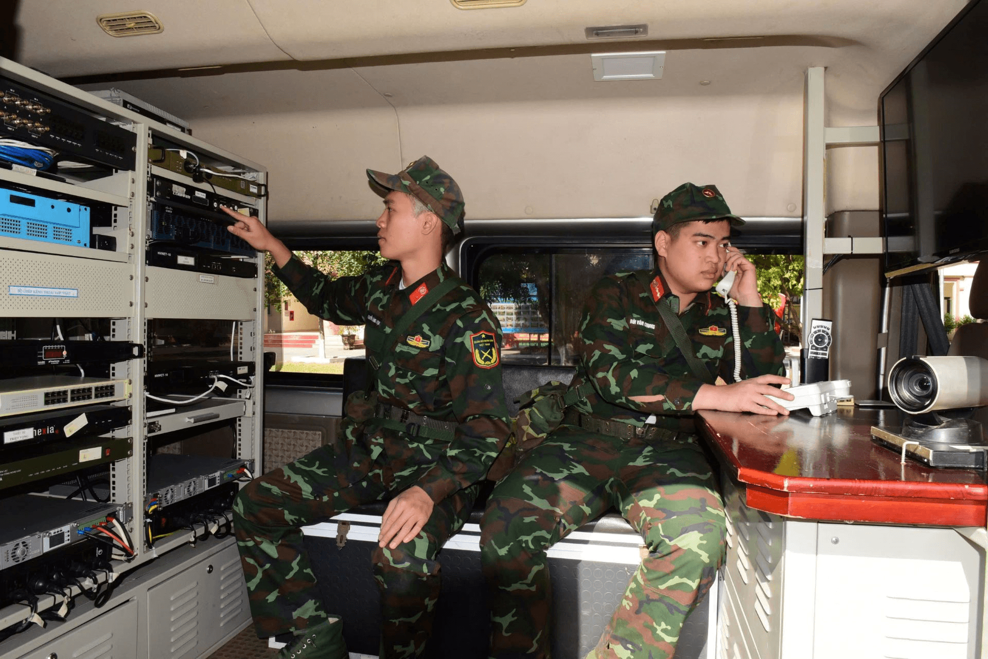 Huấn luyện thông tin sát thực tế nhiệm vụ