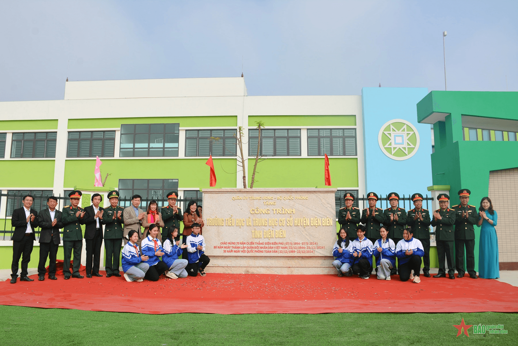 Bộ Quốc phòng bàn giao công trình Trường Tiểu học và THCS tặng tỉnh Điện Biên