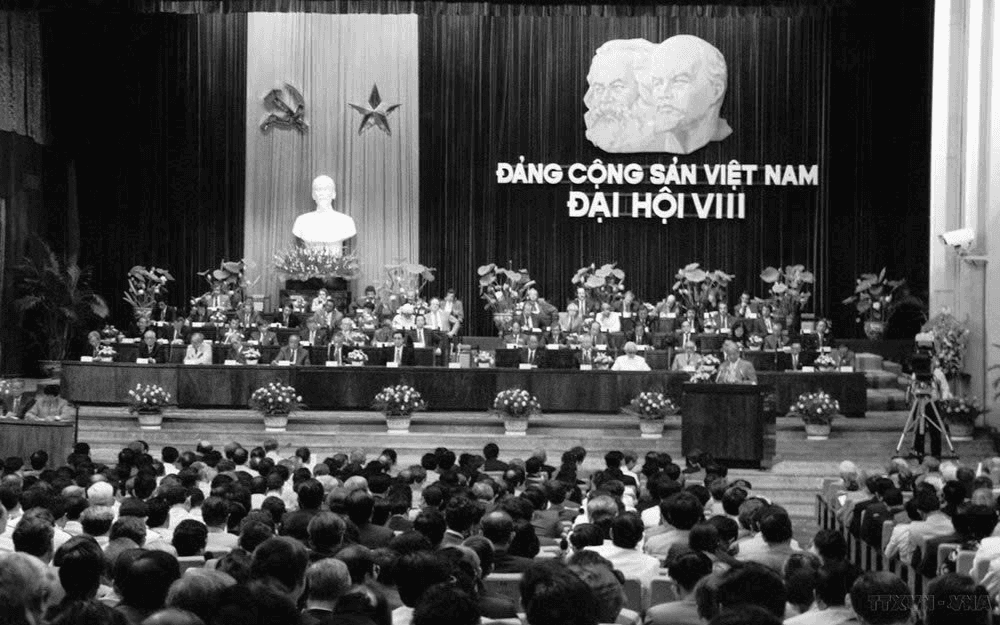 Hơn 300 hình ảnh, hiện vật tại Triển lãm “Đảng ta thật là vĩ đại”