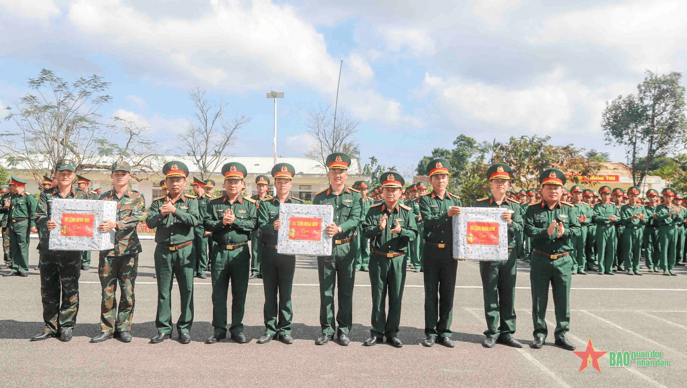 Quân khu 5: Kiểm tra lực lượng luyện tập tham gia diễu binh, diễu hành