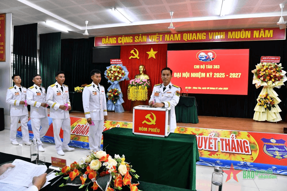 Đại hội chi bộ làm trước tại Lữ đoàn Tàu pháo tên lửa 167, Vùng 2 Hải quân