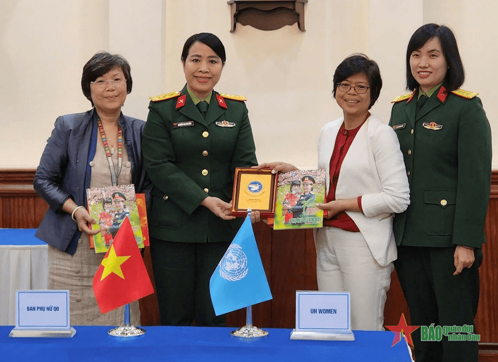 Ban Phụ nữ Quân đội làm việc với UN Women