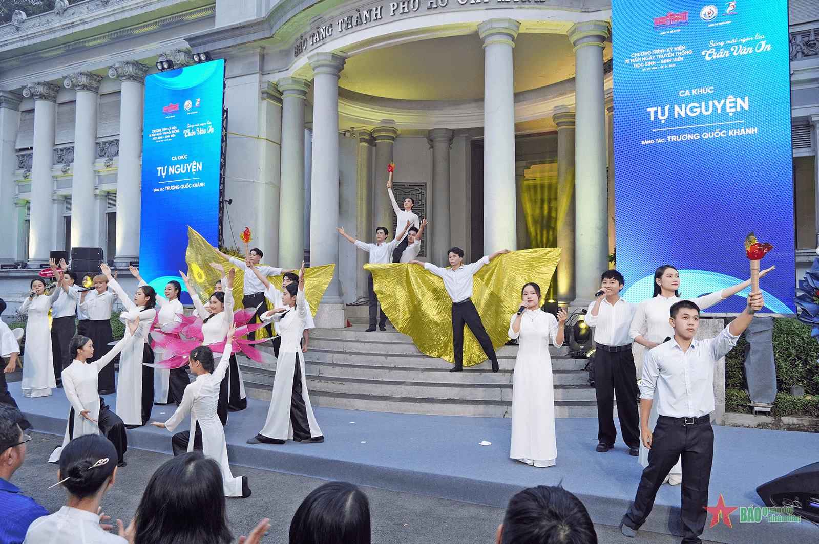 Xúc động, ý nghĩa chương trình Sáng mãi ngọn lửa Trần Văn Ơn