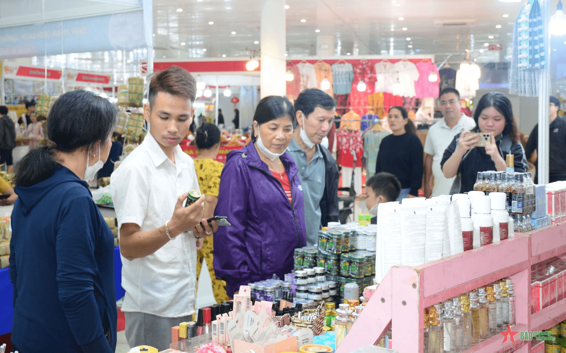 Đà Nẵng: Hơn 250 gian hàng tại khai mạc Hội chợ Xuân Ất Tỵ 2025