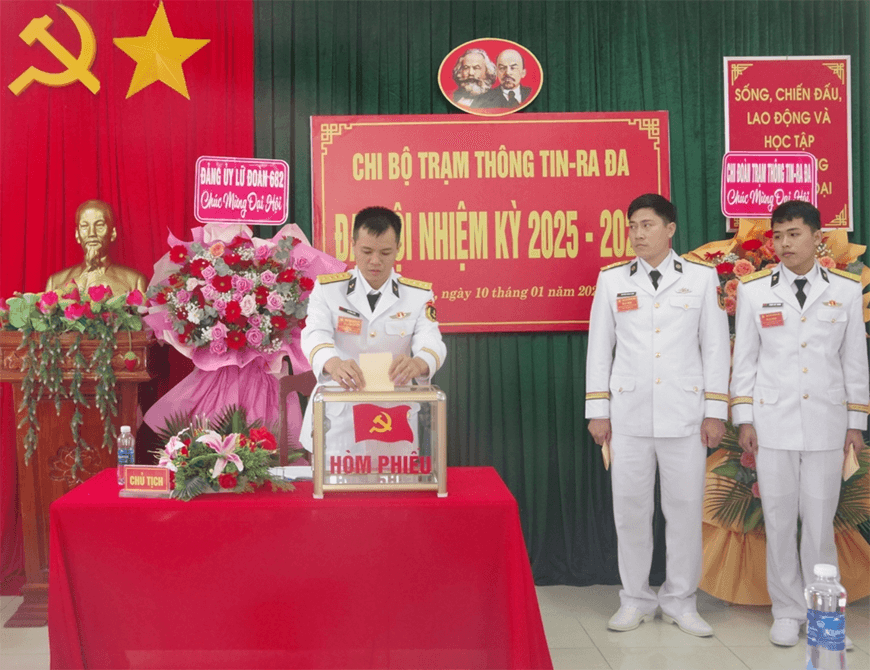 Lữ đoàn 682 (Vùng 4 Hải quân): Chi bộ Trạm Thông tin - Ra đa tổ chức đại hội làm trước