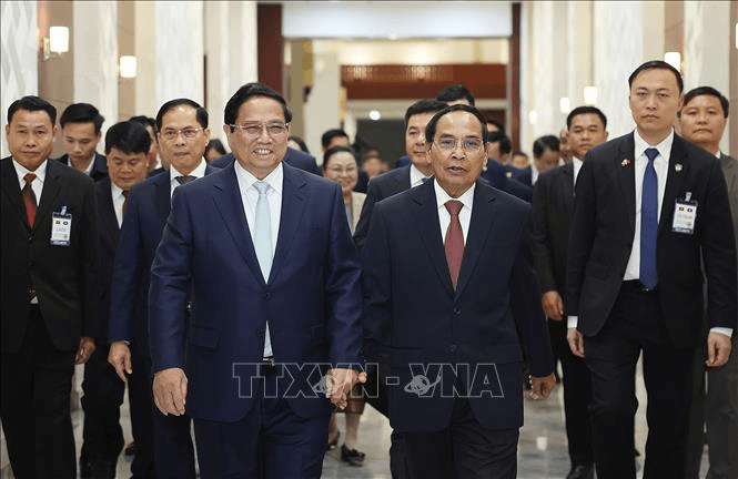 Thủ tướng Phạm Minh Chính hội kiến Thường trực Ban Bí thư, Phó chủ tịch nước Lào