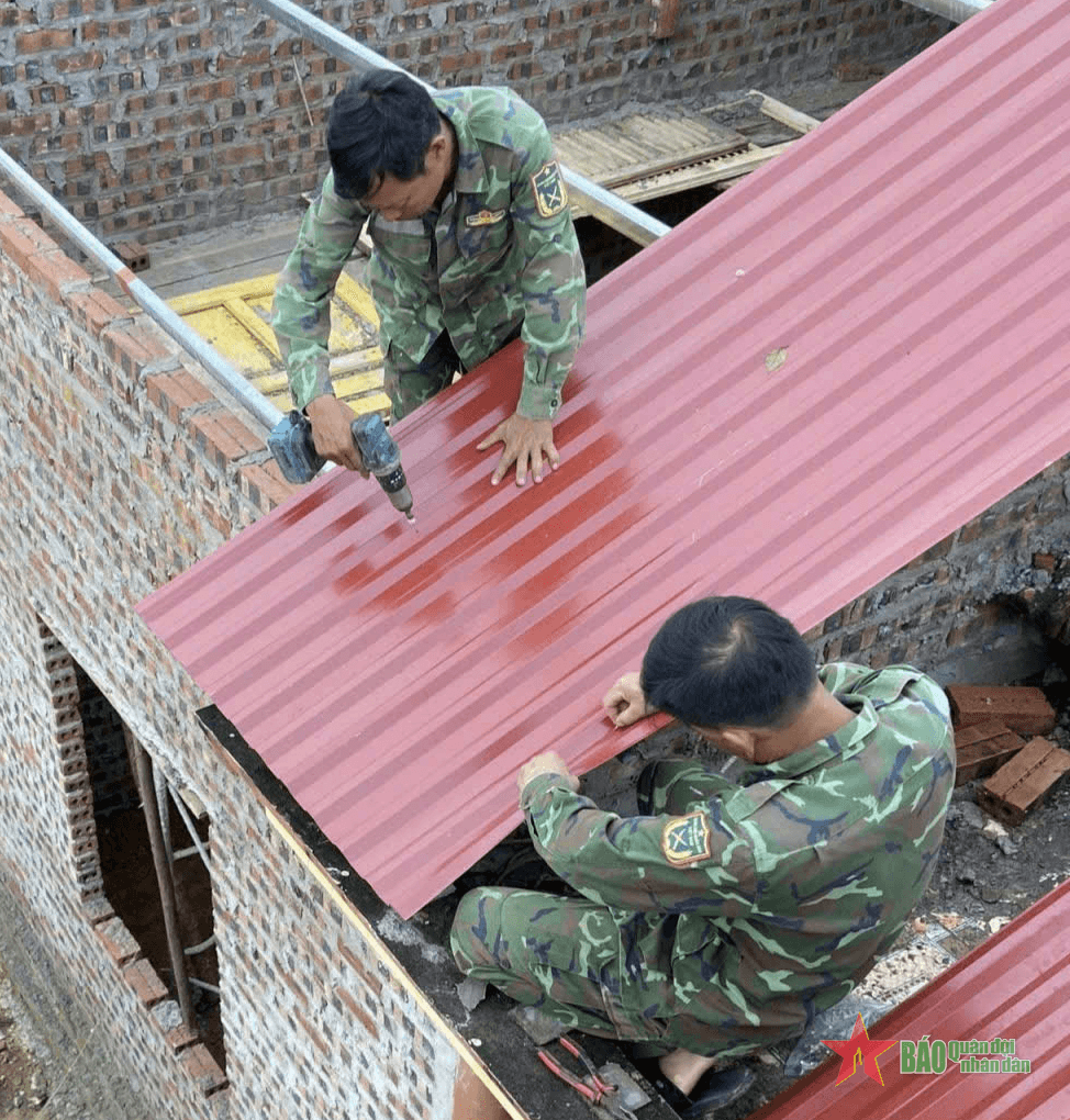 Những ngôi nhà ấm tình đồng đội