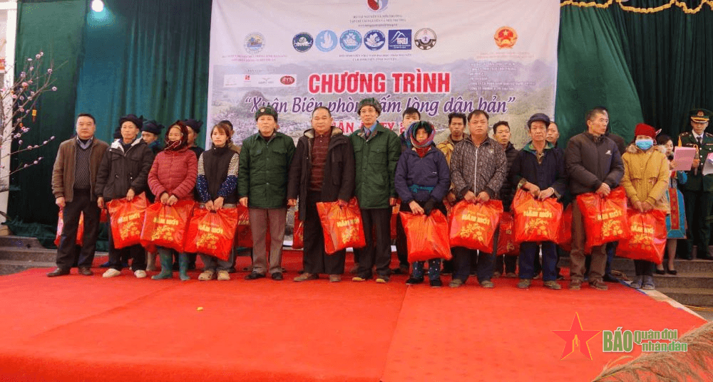 Xuân Biên phòng ấm lòng dân bản Nghĩa Thuận (Hà Giang)