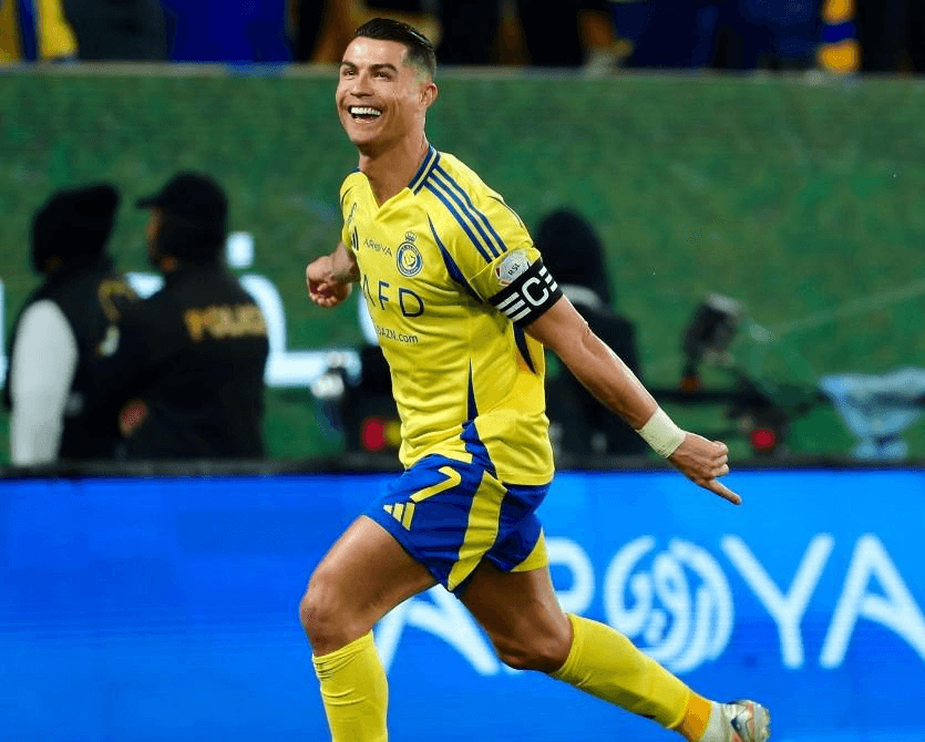 Tin thể thao (11-1): Ronaldo "nổ súng", lập kỷ lục 24 năm liên tiếp ghi bàn