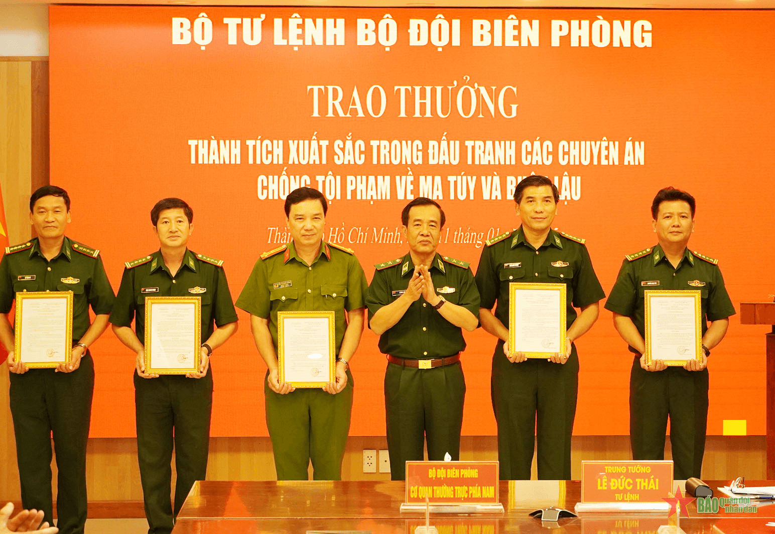 Bộ đội Biên phòng trao thưởng thành tích đấu tranh chống các loại tội phạm