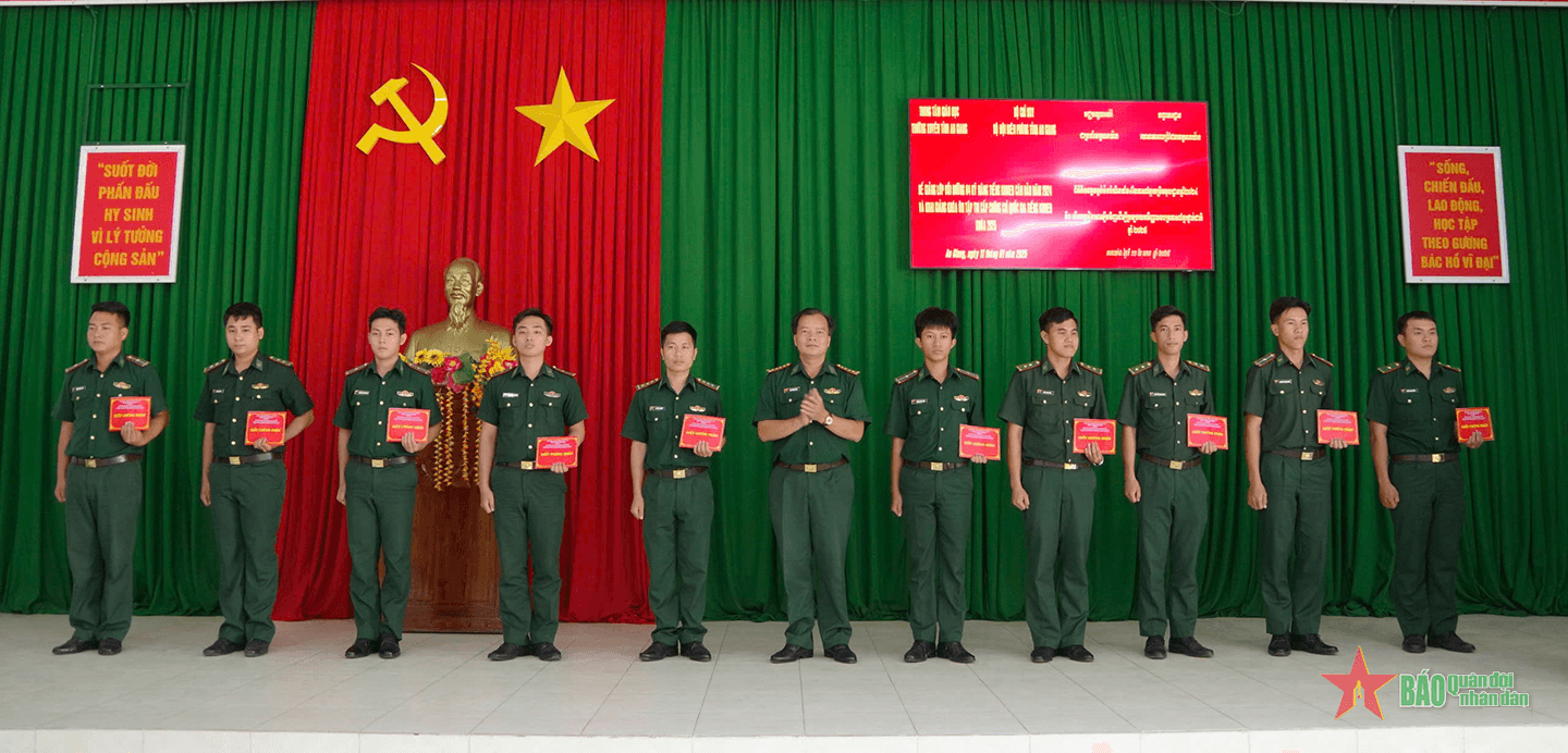 Bộ đội Biên phòng An Giang bế giảng lớp bồi dưỡng tiếng Khmer