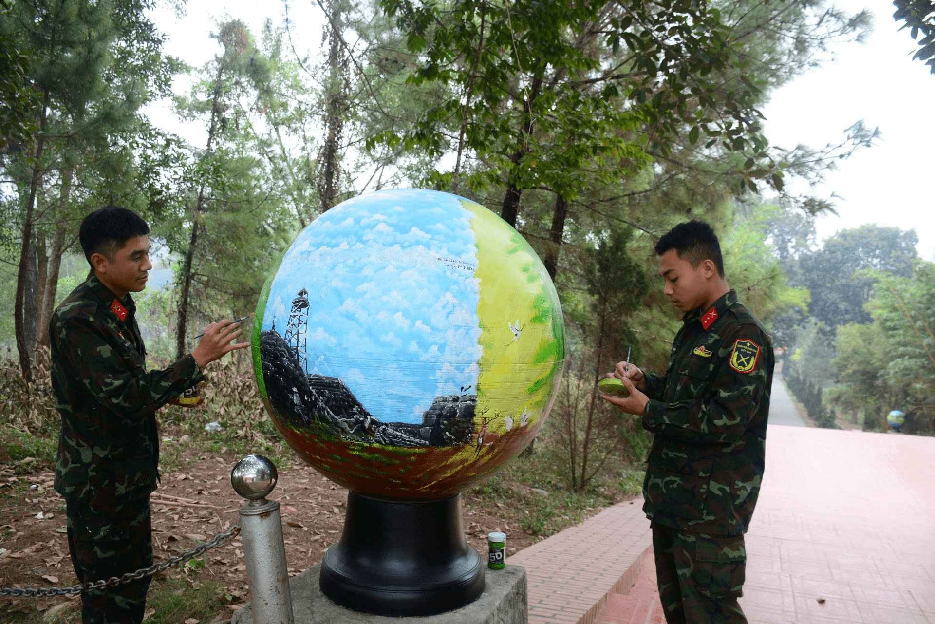 Hai chàng “họa sĩ” ở Sư đoàn 390