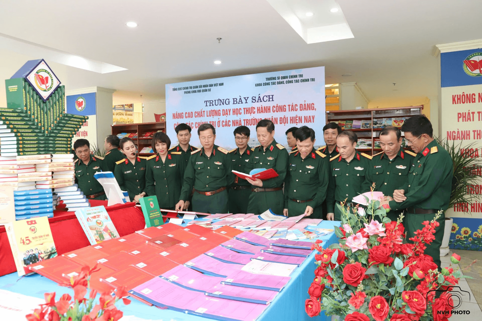 Phát huy truyền thống anh hùng - xây dựng Trường Sĩ quan Chính trị vững mạnh toàn diện “mẫu mực, tiêu biểu”
