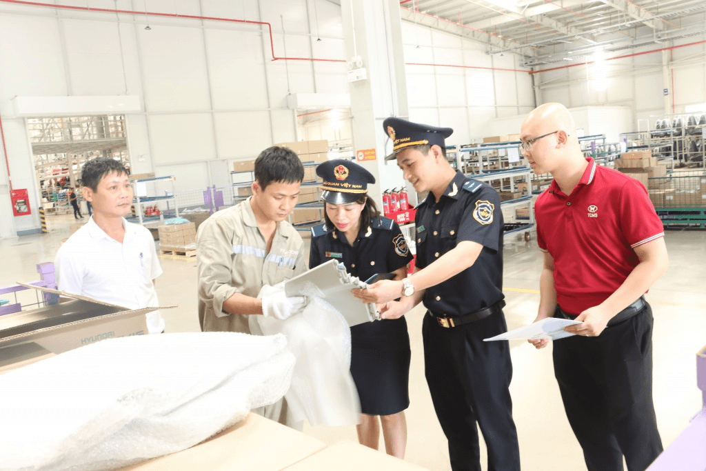 Hải quan: Thách thức thu ngân sách từ xuất nhập khẩu năm 2025