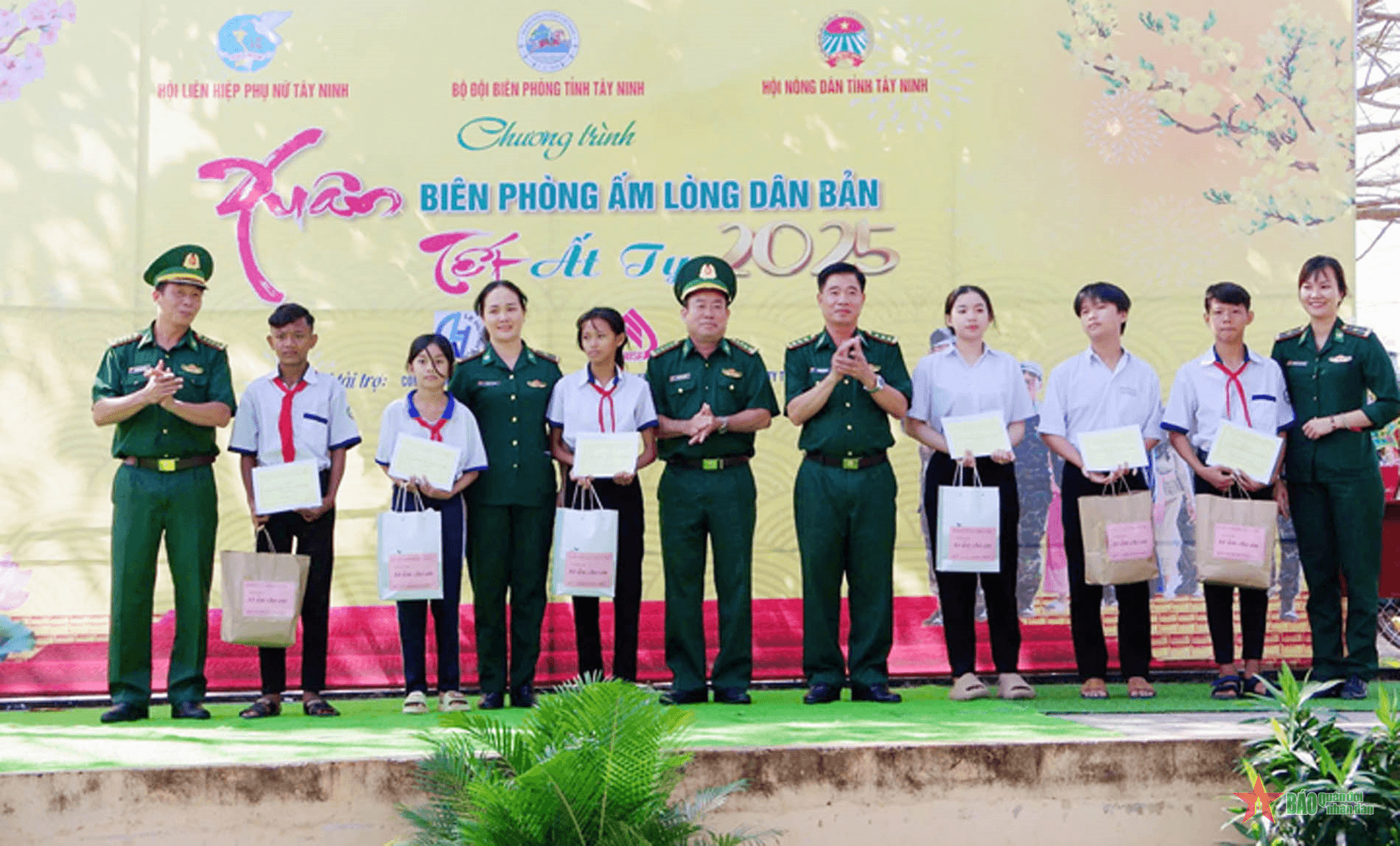 Chương trình “Xuân Biên phòng ấm lòng dân bản” tại Tây Ninh