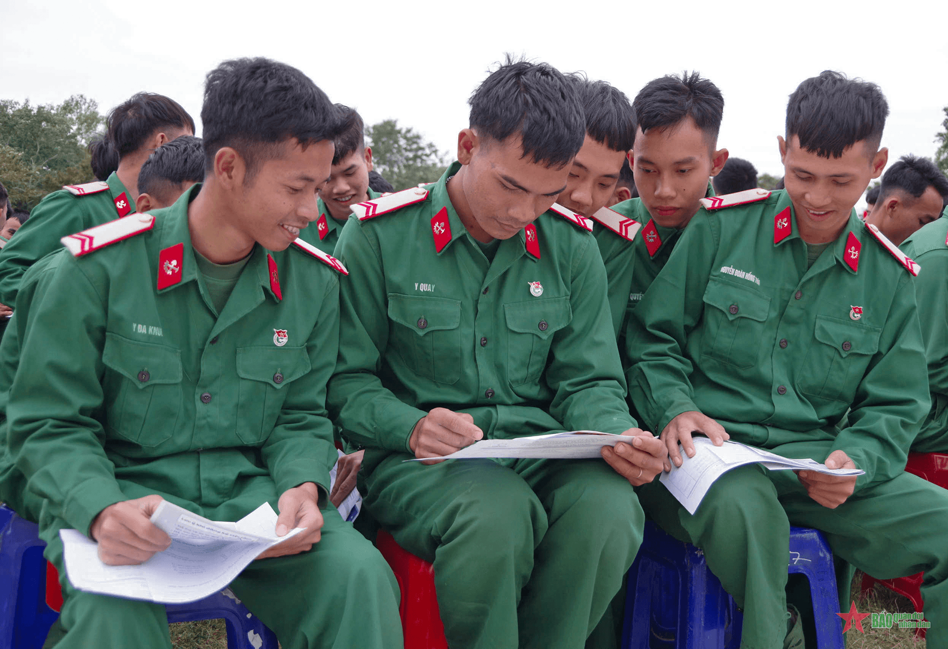 Sư đoàn 2 tổ chức Ngày hội tư vấn hướng nghiệp cho bộ đội xuất ngũ năm 2025