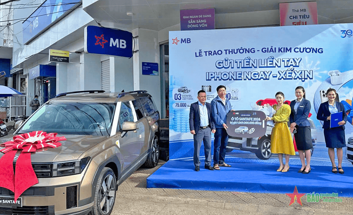 MB Gia Lai trao thưởng xe ô tô trị giá hơn 1 tỷ đồng đến khách hàng