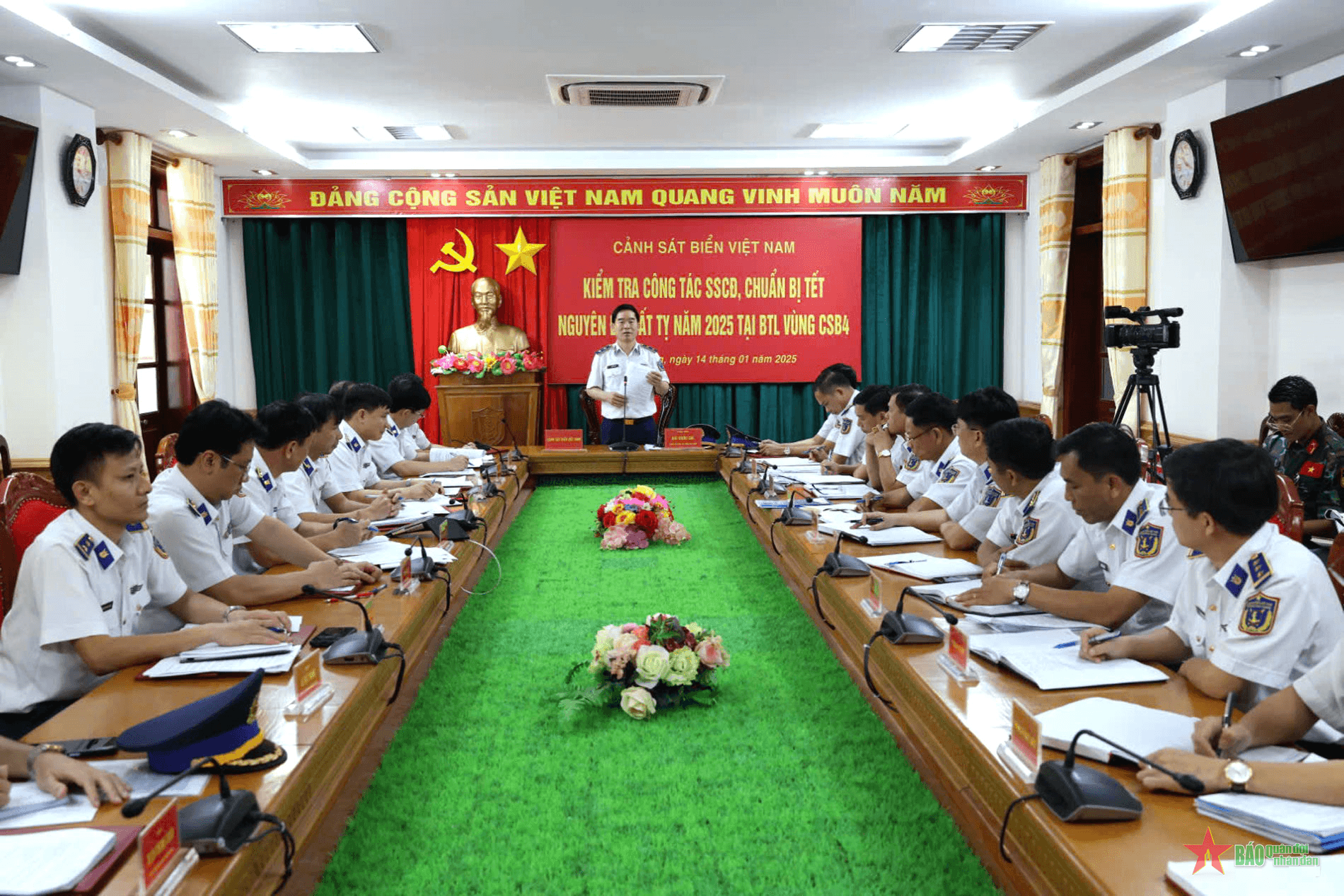 Đoàn công tác Cảnh sát biển Việt Nam làm việc tại Bộ tư lệnh Vùng Cảnh sát biển 4
