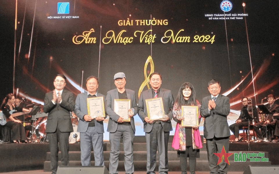 Quảng bá tác phẩm âm nhạc mới tới công chúng