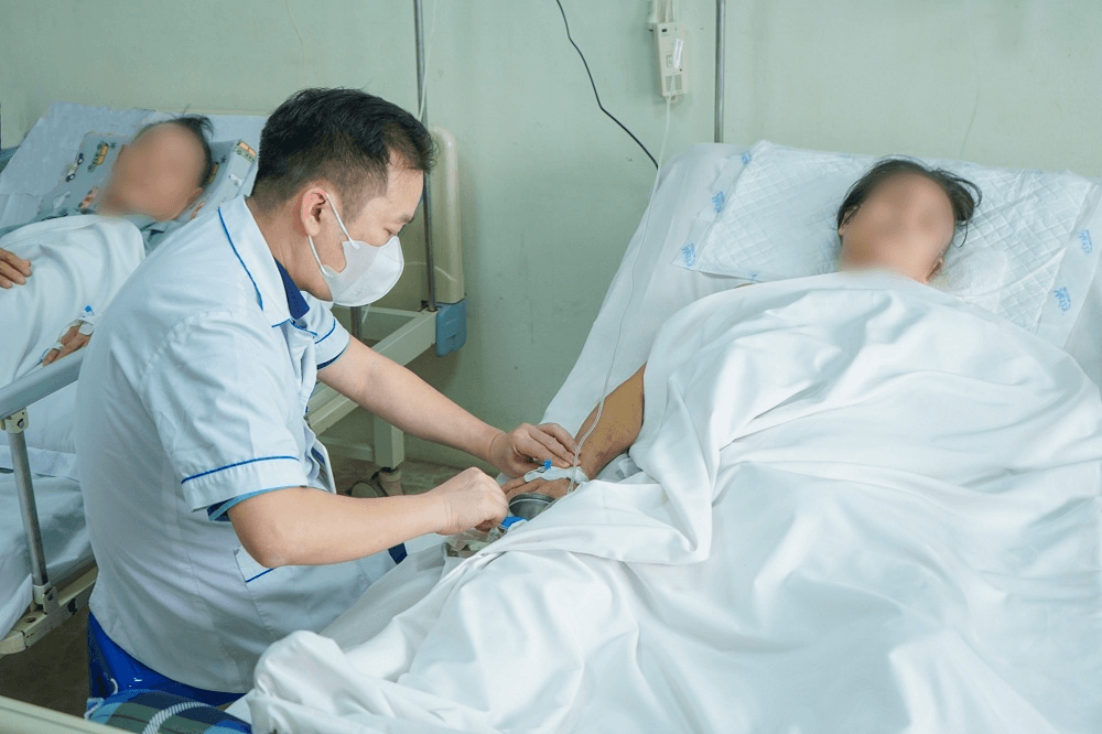 Bệnh viện E: Cứu sống một phụ nữ ngã từ tầng 3 của công trình xây dựng