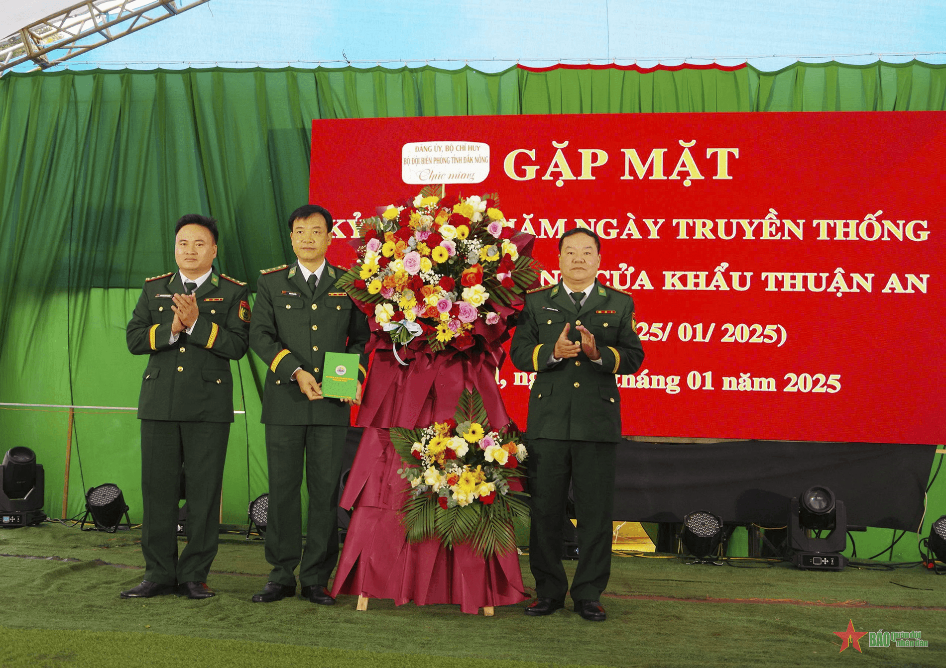 Đồn biên phòng cửa khẩu Thuận An kỷ niệm 20 năm Ngày truyền thống