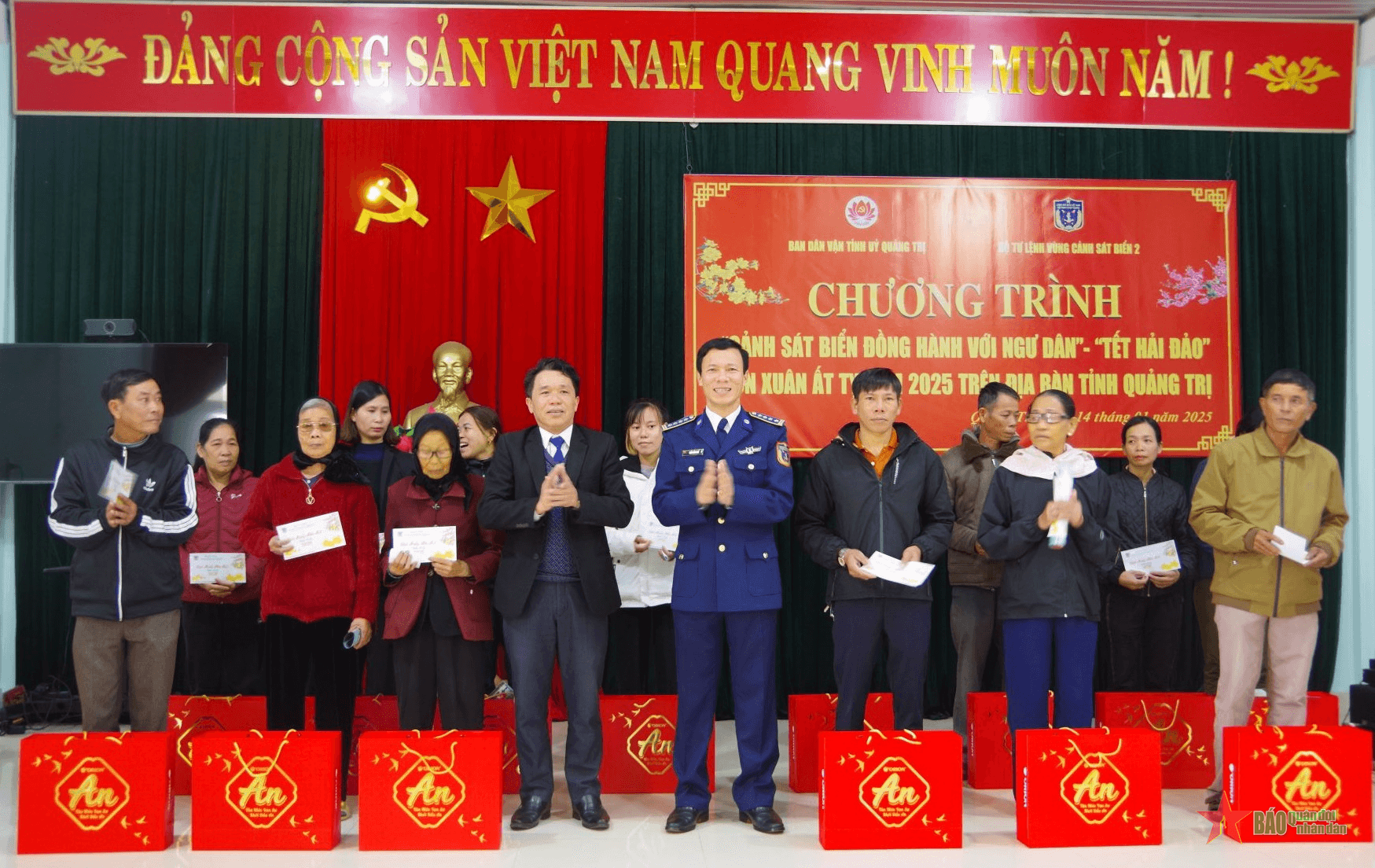 Vùng Cảnh sát biển 2 với Chương trình “Tết Hải đảo” đón Xuân Ất Tỵ năm 2025