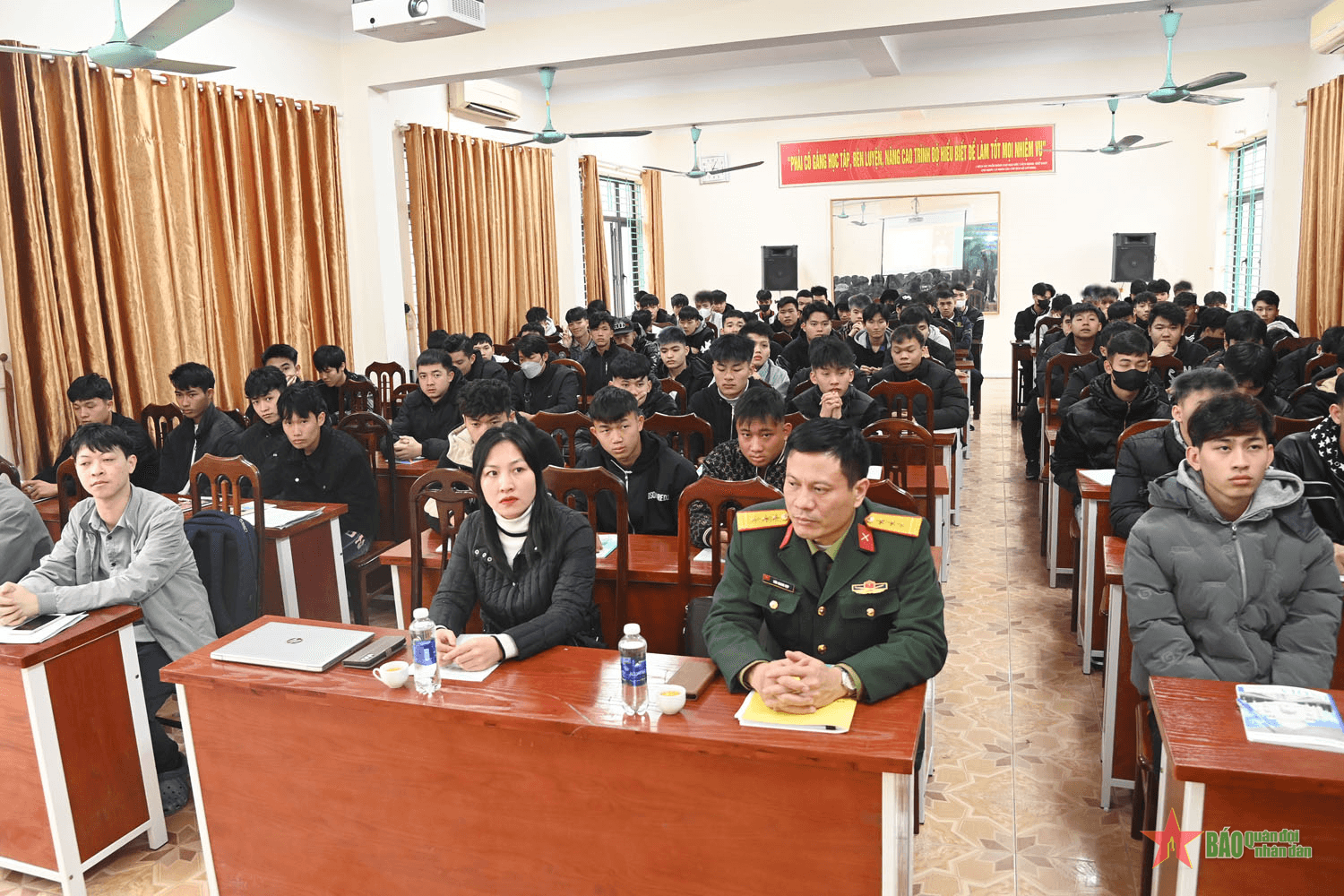 Bồi dưỡng chủ nghĩa yêu nước cho thanh niên ưu tú trúng tuyển nghĩa vụ quân sự năm 2025