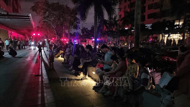 TP Hồ Chí Minh: Cháy lớn tại chung cư Mizuki, hàng trăm người hoảng loạn