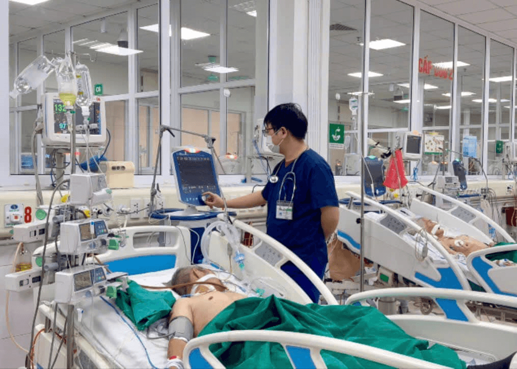 Trời lạnh, nhiều người cao tuổi nhập viện do viêm phổi nặng