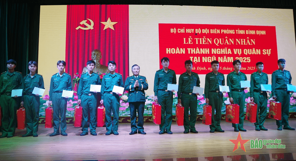 Bộ đội Biên phòng tỉnh Bình Định tiễn quân nhân hoàn thành nghĩa vụ quân sự