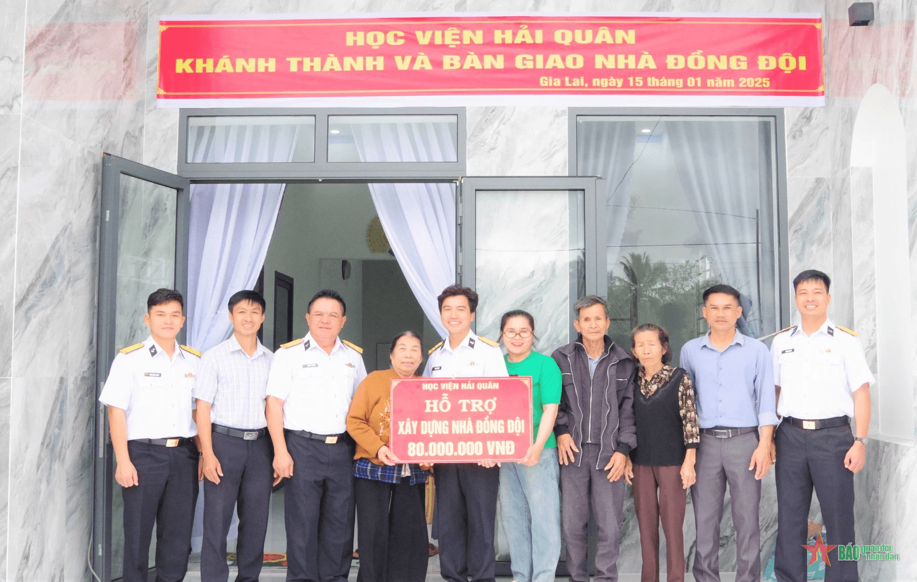 Học viện Hải quân trao tặng nhà đồng đội ấm áp nghĩa tình