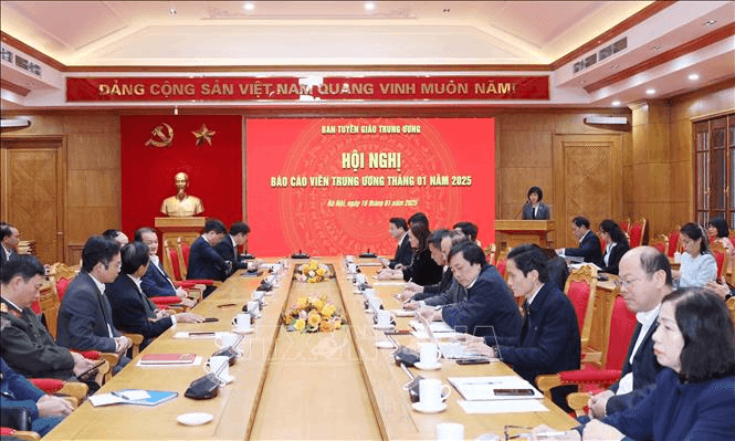 Hội nghị Báo cáo viên tháng 1: Nhiều điểm sáng trong phát triển kinh tế-xã hội và đối ngoại

​