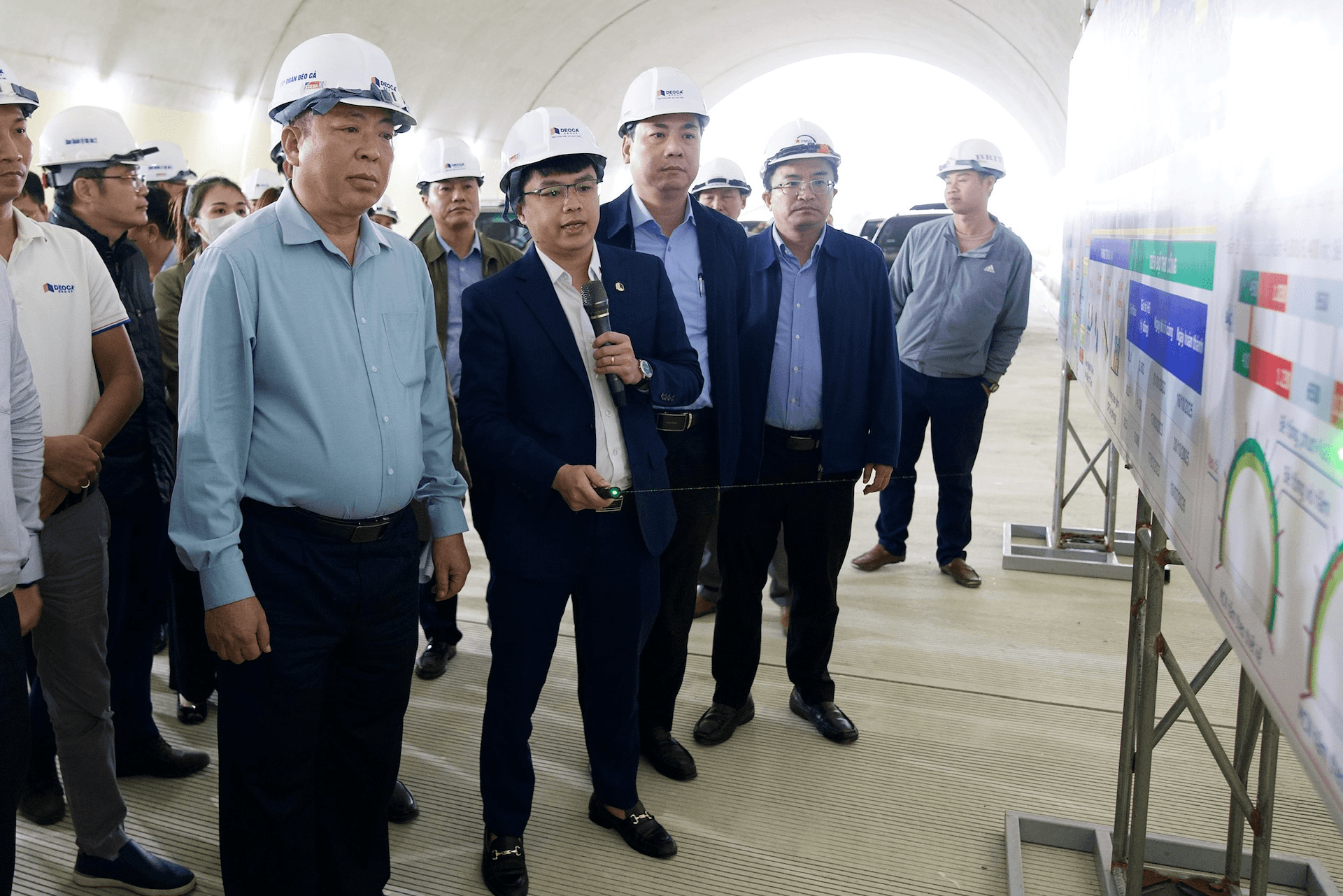 Bộ trưởng Bộ Giao thông vận tải kiểm tra dự án cao tốc Quảng Ngãi - Hoài Nhơn