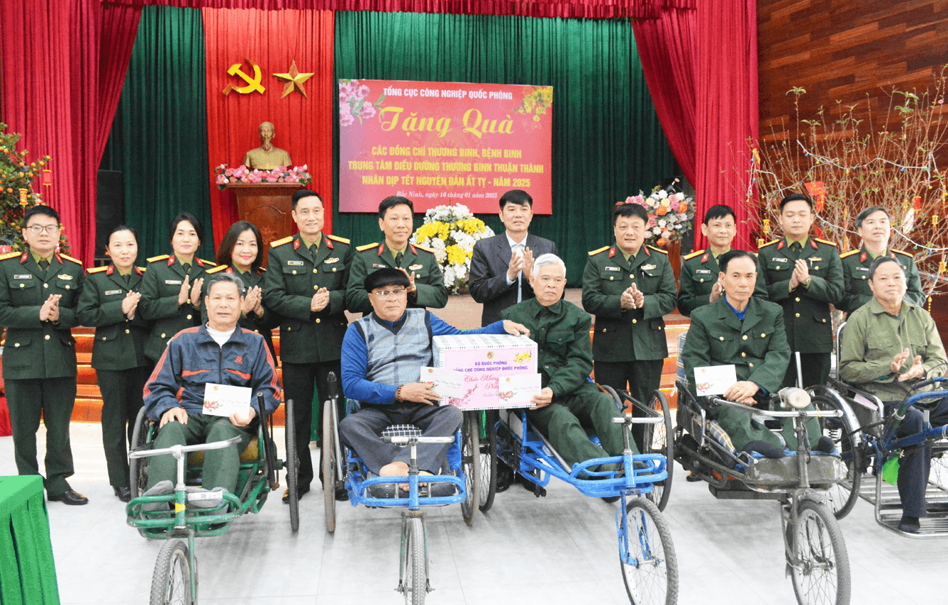 Tổng cục Công nghiệp Quốc phòng thăm, tặng quà Trung tâm Điều dưỡng Thương binh Thuận Thành