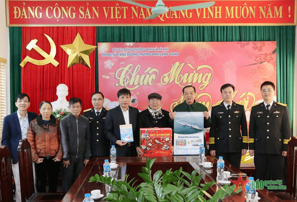 Quân chủng Hải quân tặng quà các thương binh tại Bắc Giang, Bắc Ninh