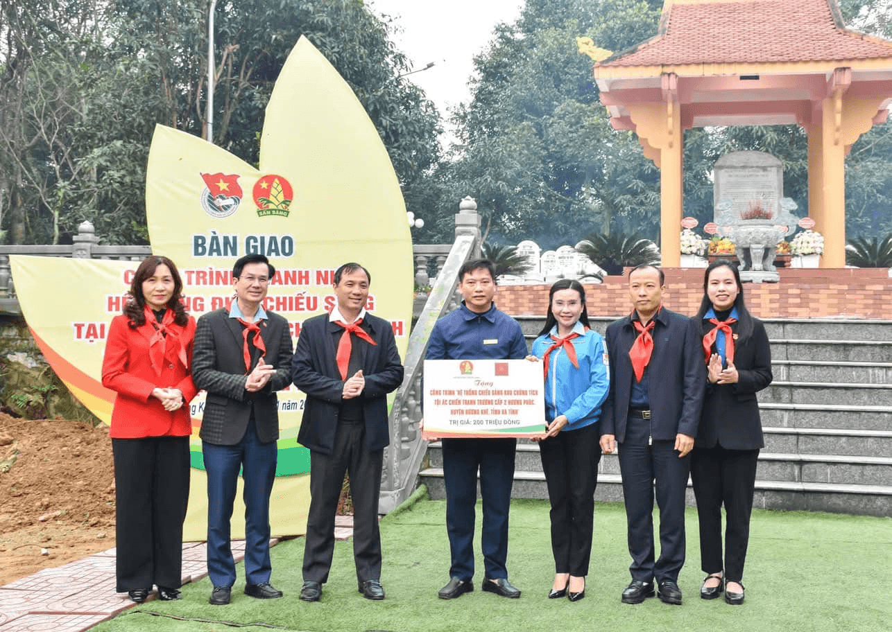 Hà Tĩnh: Bàn giao công trình đèn điện chiếu sáng tại khu chứng tích chiến tranh