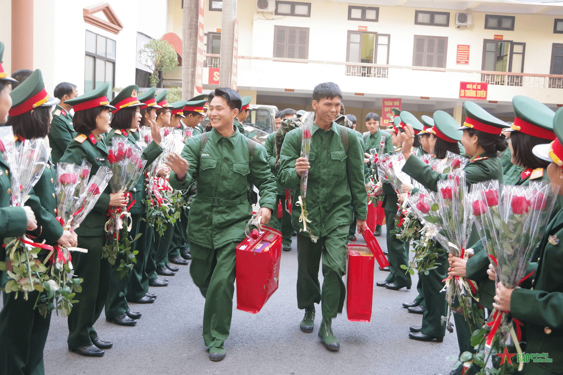 Bộ CHQS TP Hải Phòng tiễn quân nhân hoàn thành nghĩa vụ quân sự